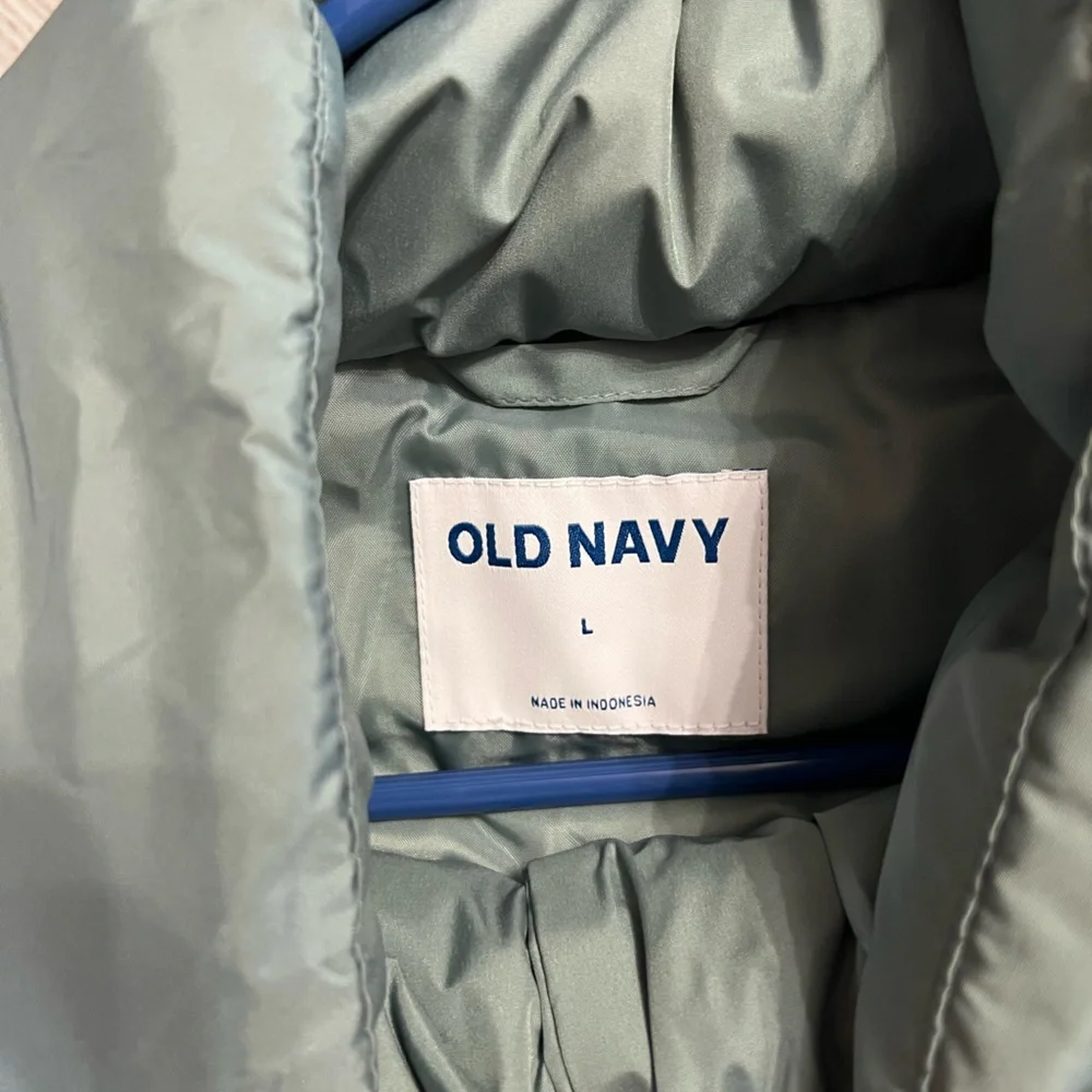 Old Navy Quilted Puffer Vest NWT size L - Picture 5 of 8